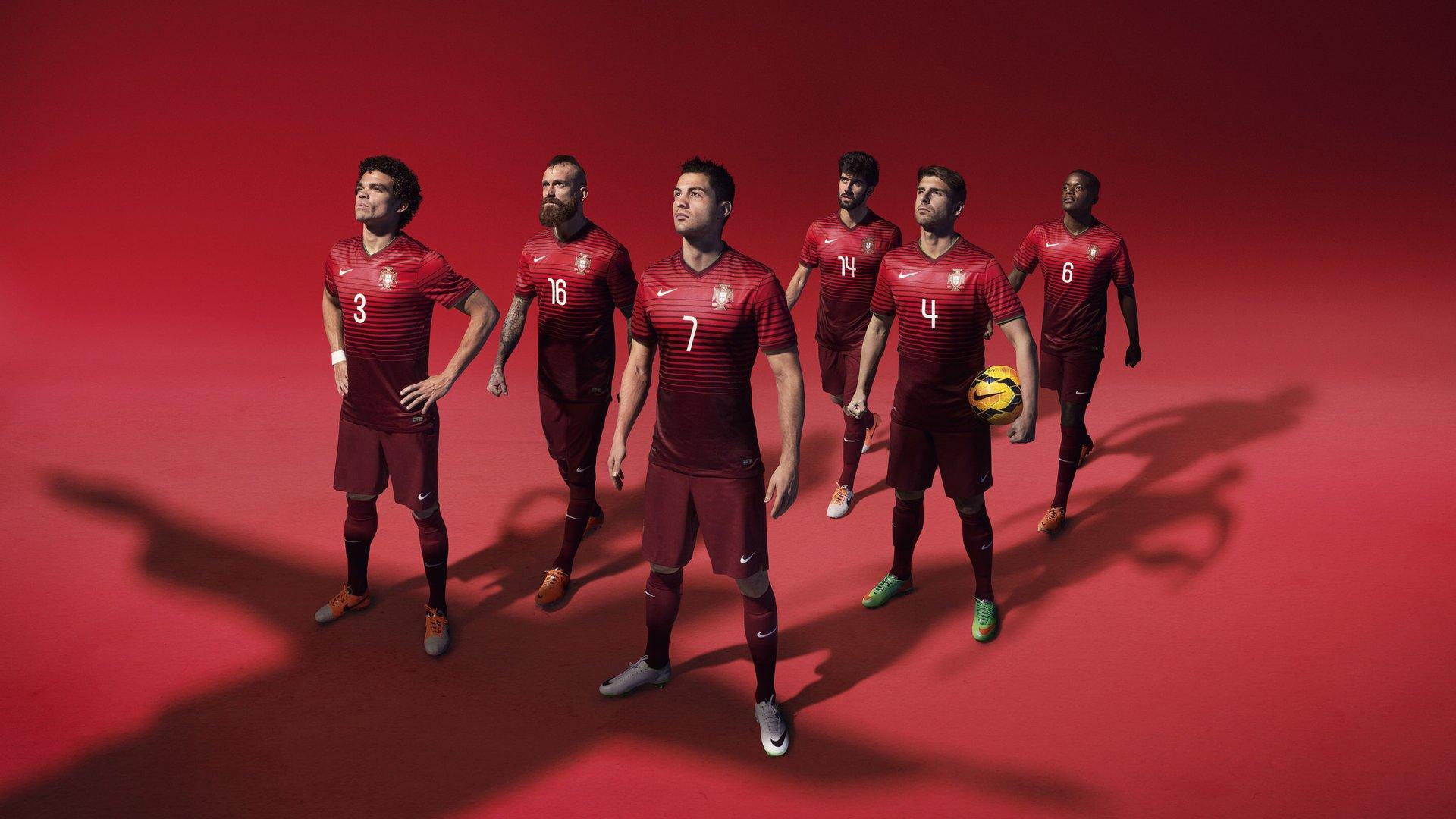 姆巴佩梅开二度助巴黎圣日耳曼登顶法甲，梅西伤退引担忧